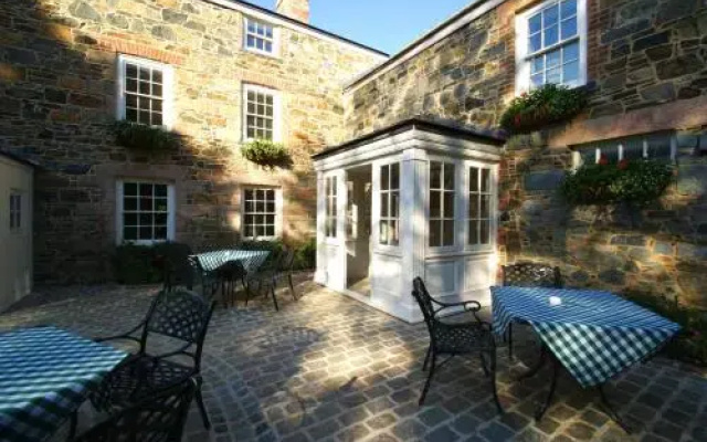 Dixcart Bay Hotel