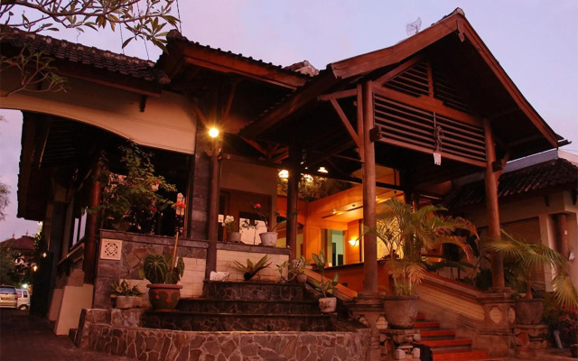 Yulia Village Inn