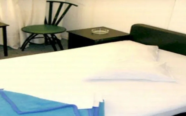 Zorbas Hotel - Hostel