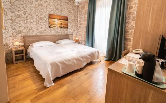 Tifani Luxury Rooms 2