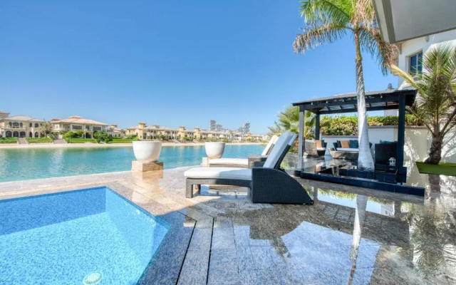 Maison Privee - Glamourous Beachfront Villa on The Palm w/ Pool