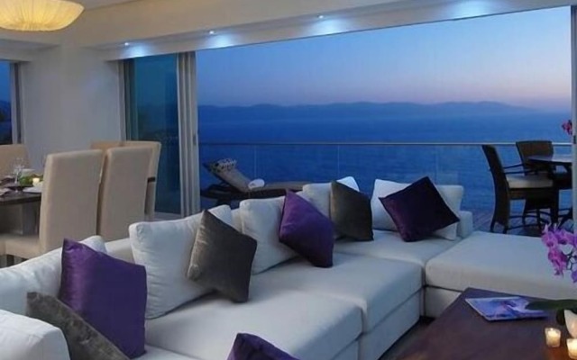 Unlimited Luxury Villas - Icon Vallarta Condo