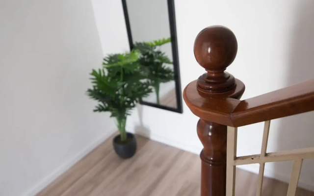 The Burrow City Rooms - Homestay
