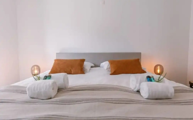 Bright Modern Apartment Close to the Casino