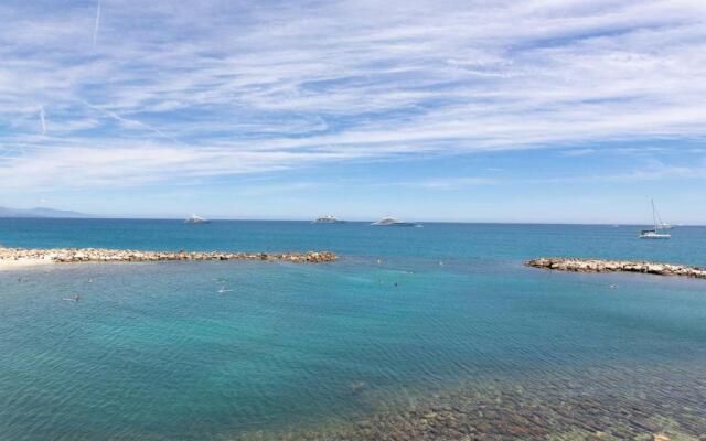 appartement 4 personnes vue mer remparts Antibes