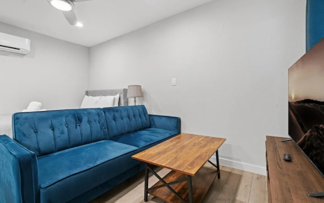 Stylish Studio Downtown Evonify