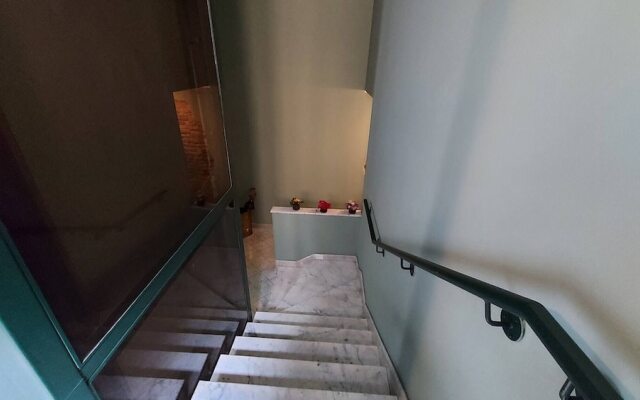 Apartment Near The Metro