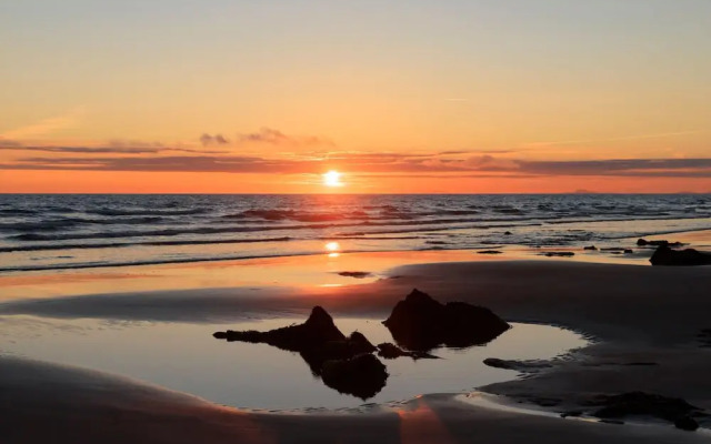 Beach Side House in Beautiful Borth