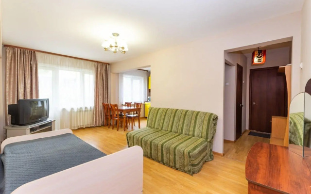 Apartments on 50 let Oktyabrya Avenue