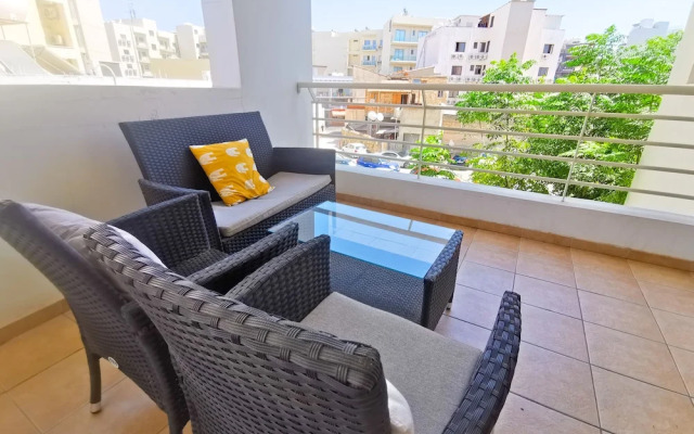 Promenade Breeze City Apartment