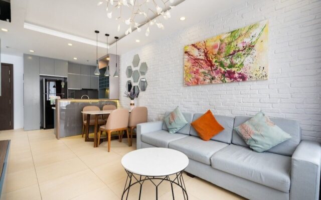 Henry Home - RiverGate Residence