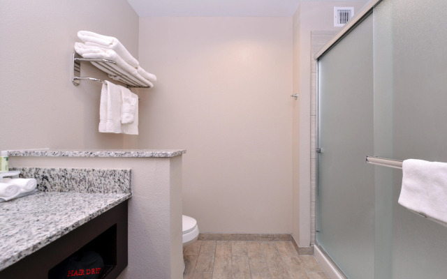 Holiday Inn Express & Suites Williams by IHG