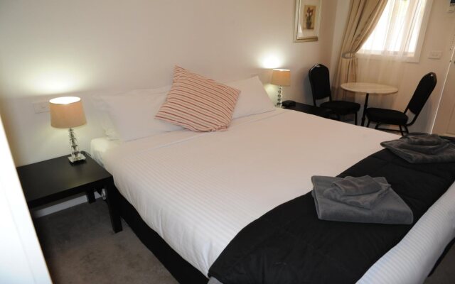 Norwood House Motel & Reception Centre
