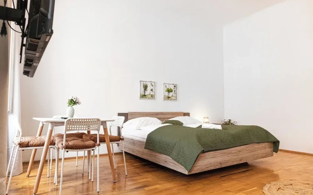 Modern 2BR Long Stay Near Rennweg