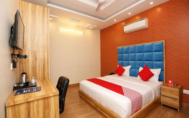 OYO 22094 Hi Star Rooms