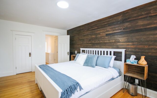 Leslieville Cozy & Bright Apt in Trendy Beaches