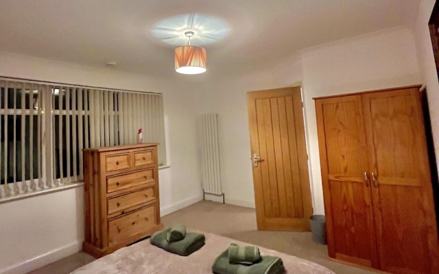 Comfy and Spacious 5-bed House in Cambridge