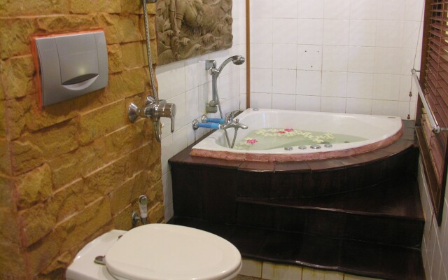 White House Beach Resort And Spa