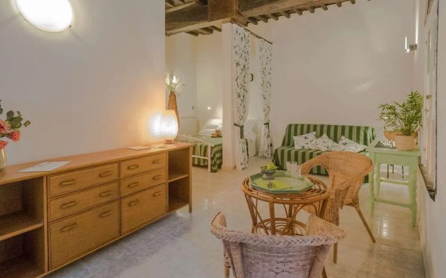 Picabon Quiet Apartment with AC & Balcony