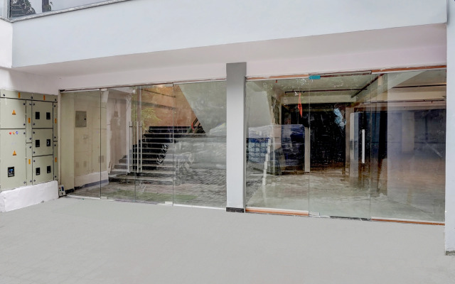 Super Townhouse Preet Vihar Metro Station