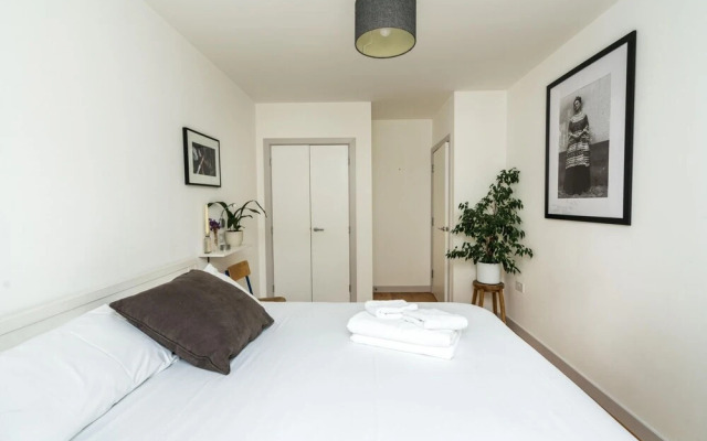 Contemporary 2BD Flat With Balcony - Hackney Downs
