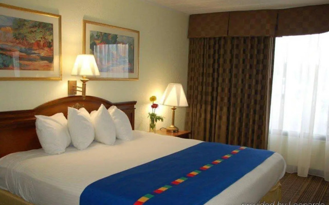 Park Inn by Radisson Sharon