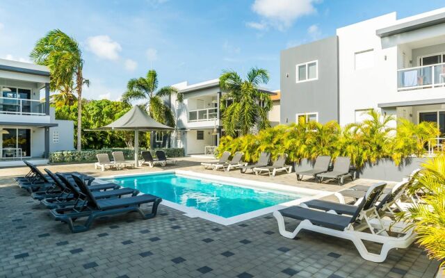 Beluga: Central Condo at Secured Resort - 10 min to Beach