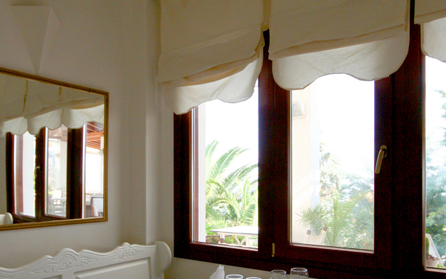 Clara Hotel