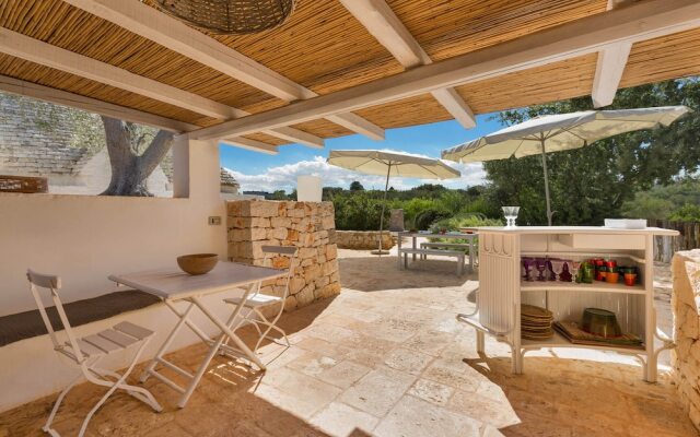 298 Trullo Luna by Perle di Puglia