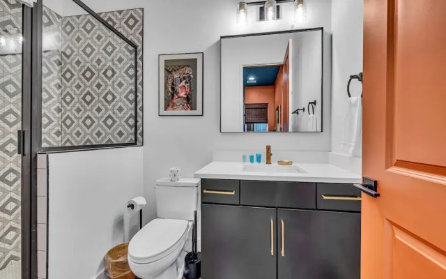 Rooftop Hot Tub City Views Disco Lounge