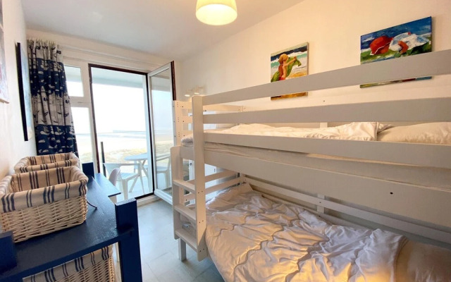 Apartment in Nieuwpoort With sea View