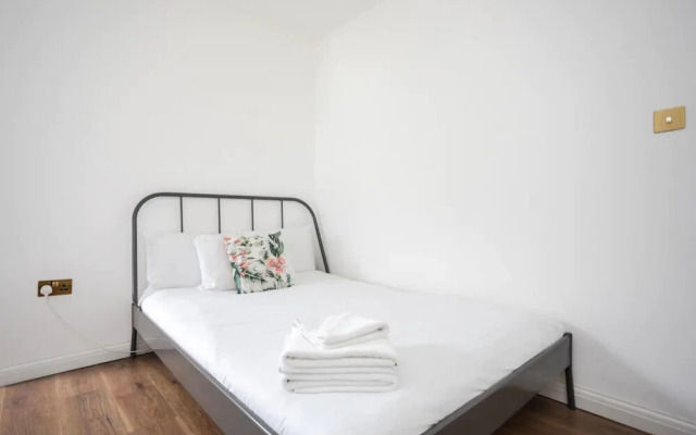 Spacious 4 Bedroom Apartment in Bethnal Green