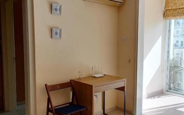 St Nikolas 1bdm Apartment, FREE Wi-Fi & Parking