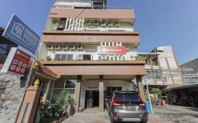 RedDoorz Syariah near Universitas Jember