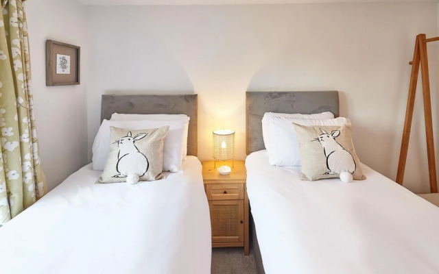 Host Stay Green Willow