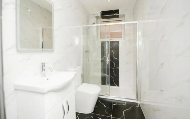 Stunning 2-bed Apartment in Barking