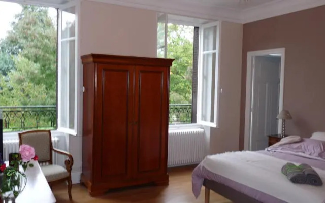 Chambres dHôtes Côté Parc-Côté Jardin