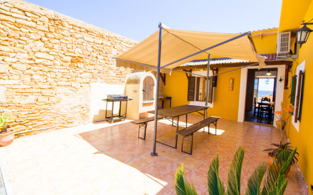 Flat 201M² 4 Bedrooms 3 Bathrooms - Limassol