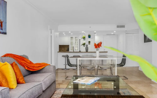 3 Bedroom Condo With Stunning Balcony View