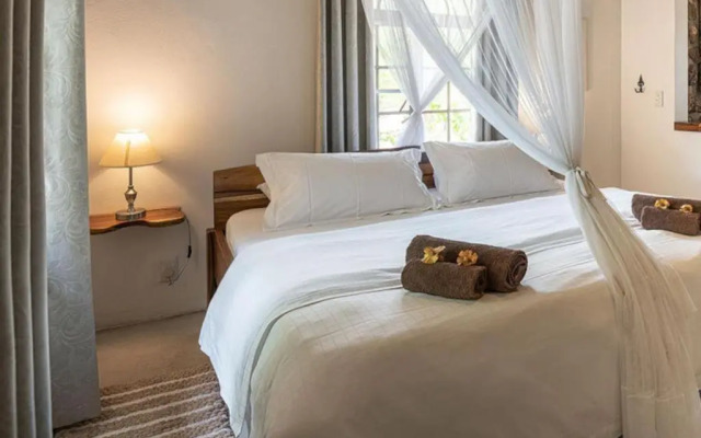Mobola Lodge