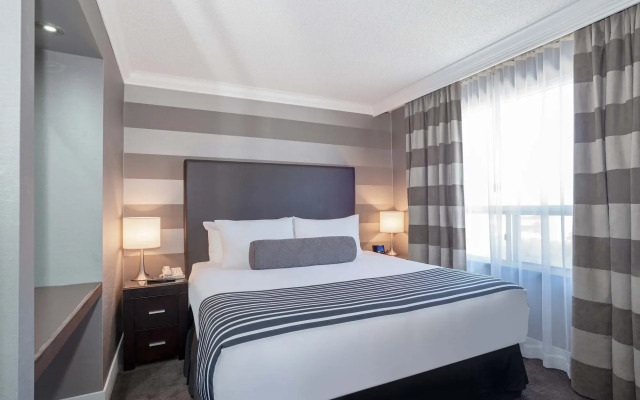 Sandman Signature Mississauga Hotel