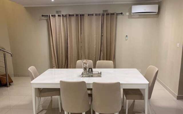 Executive 3 Bedrooms Fully Furnished Apartment Close to Amenities