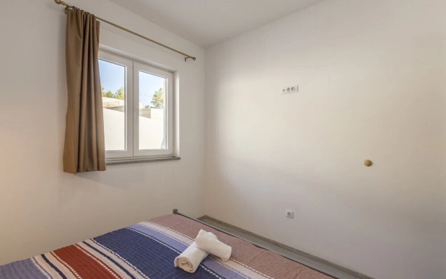 House With Private Pool M&M