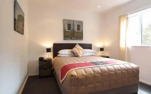 Christchurch City & Country Cottages - Nut Point Cottage