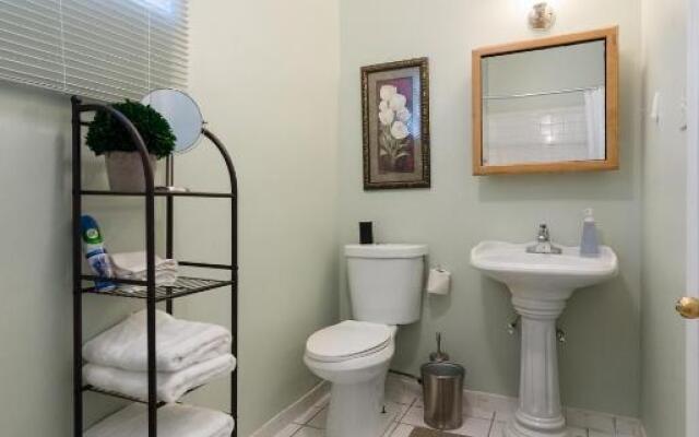 1549 North Maplewood Avenue