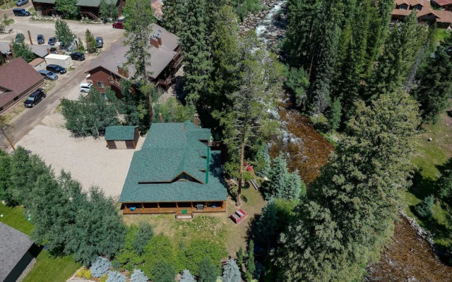 The River House 3 Bedroom Cabin