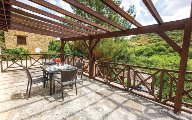 Beautiful Home in Miliou Paphos With 3 Bedrooms, Outdoor Swimming Pool and Swimming Pool