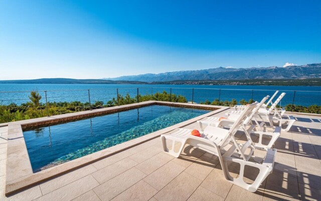 Amazing Home in Novigrad With 5 Bedrooms, Wifi and Outdoor Swimming Pool