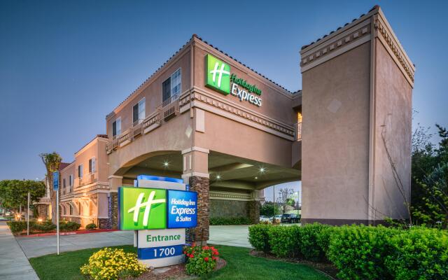 Holiday Inn Express & Suites Santa Clara, an IHG Hotel