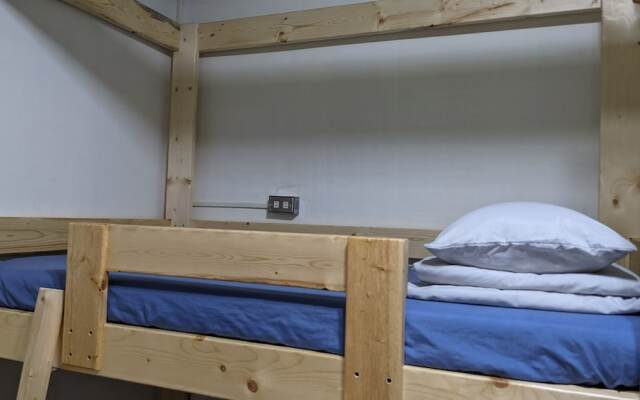 The Lodge for Cyclists - Hostel